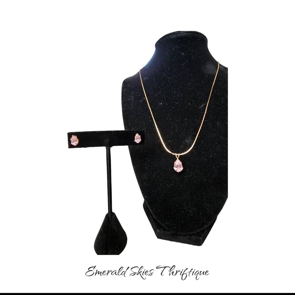 Avon vintage diamond necklace style cz pear earrings and necklace set